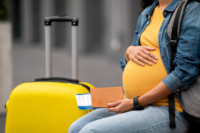 can pregnant women fly on a plane