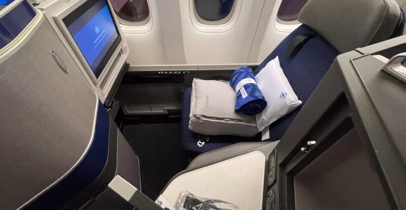 indulge-in-luxury-fly-united-polaris-business-class