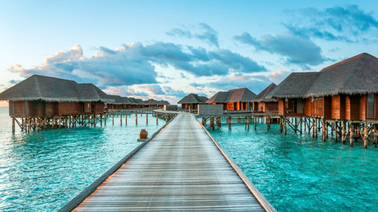 The Top Methods to Travel and Stay in the Maldives Using Points and Miles